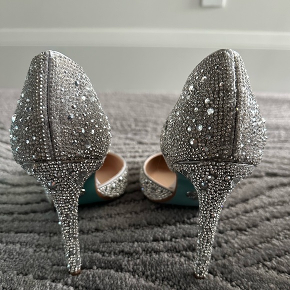 Blue by Betsey Johnson Hazil Jeweled Bridal Pointed Toe Stiletto Pumps size 9 - Picture 8 of 14